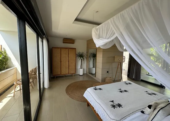 Kymarienna Villa - 3 Bedroom Legian