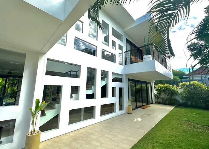 Kymarienna Villa - 3 Bedroom Legian Villa