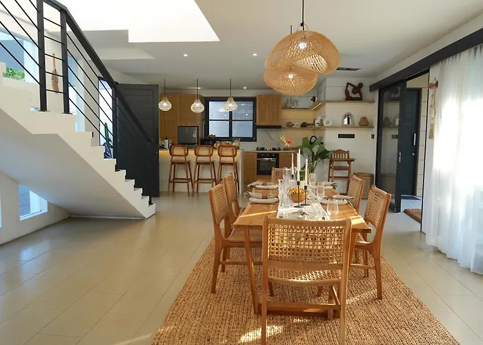 Kymarienna Villa - 3 Bedroom Legian