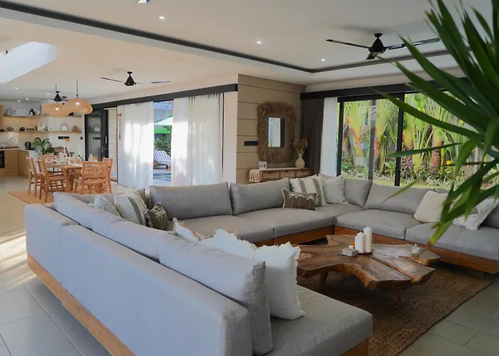 Kymarienna Villa - 3 Bedroom Legian